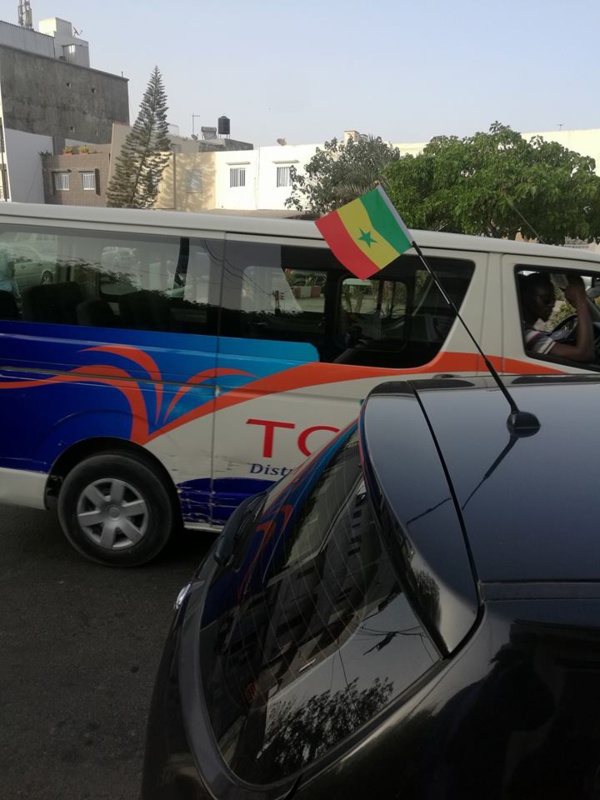 Mondial 2018 : Le journaliste Kambel Dieng lance l’opération « Un véhicule, un drapelet » pour soutenir les lions