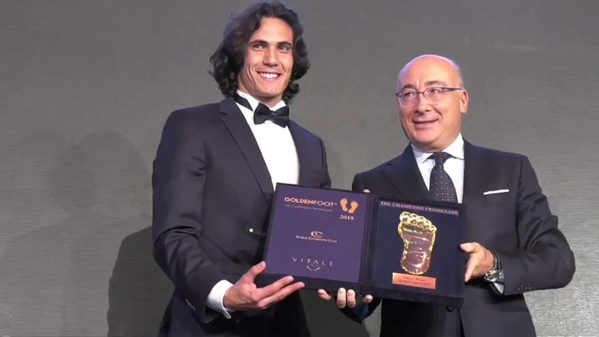 Officiel : Edinson Cavani remporte le Golden Foot 2018