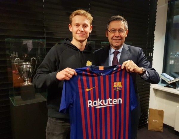 OFFICIEL : Frenkie De Jong s'engage avec le FC Barcelone