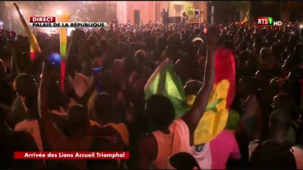 Accueil triomphal des Lions au palais de la république