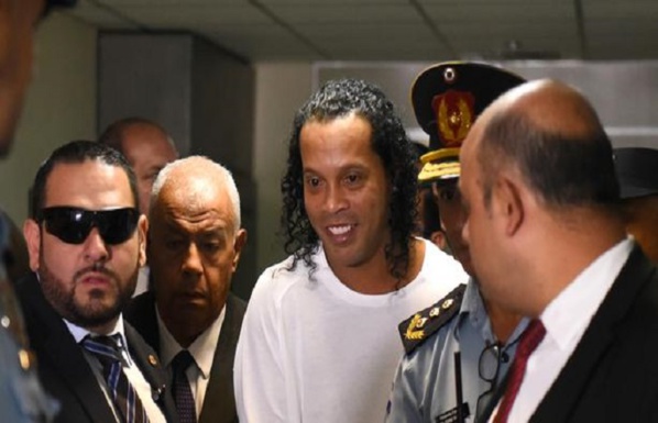 Officiel : Ronaldinho est libre de la prison