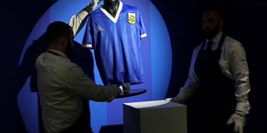 Un maillot de Diego Maradona vendu prés de 5 milliards aux enchères