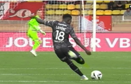 Ligue 1 : le trophée du but du mois d’octobre décerné à Lamine Camara