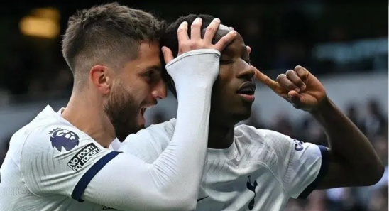 Pape Matar Sarr choyé chez les Spurs, et il « adore »