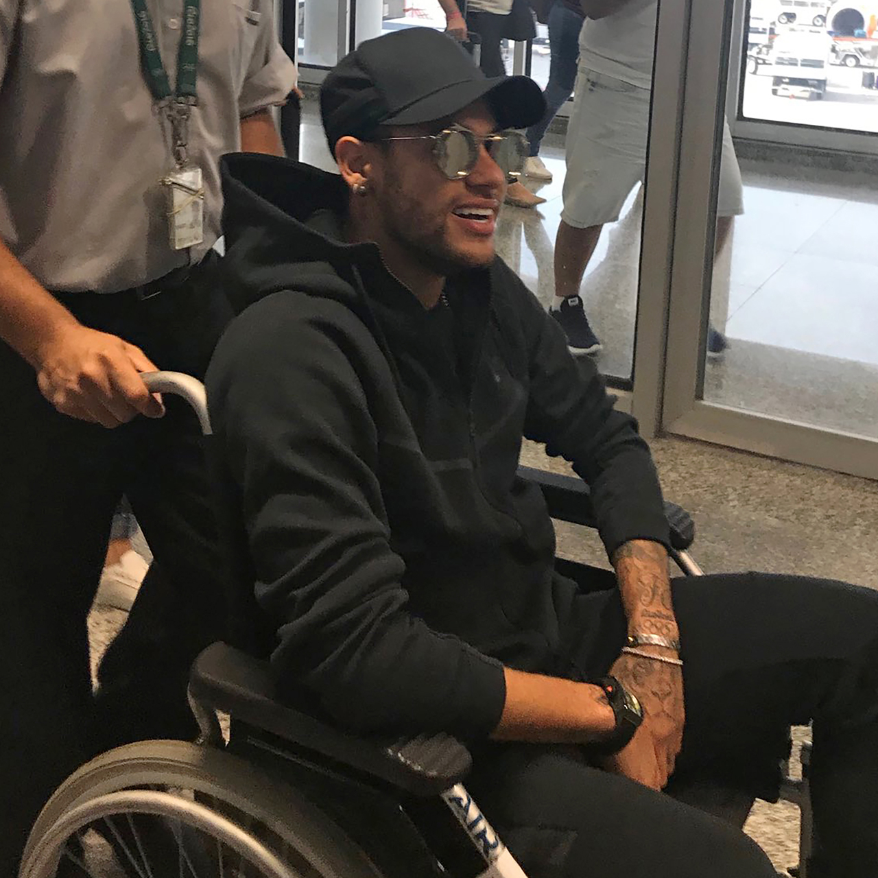 Neymar opéré samedi, compte à rebours avant la Coupe du monde