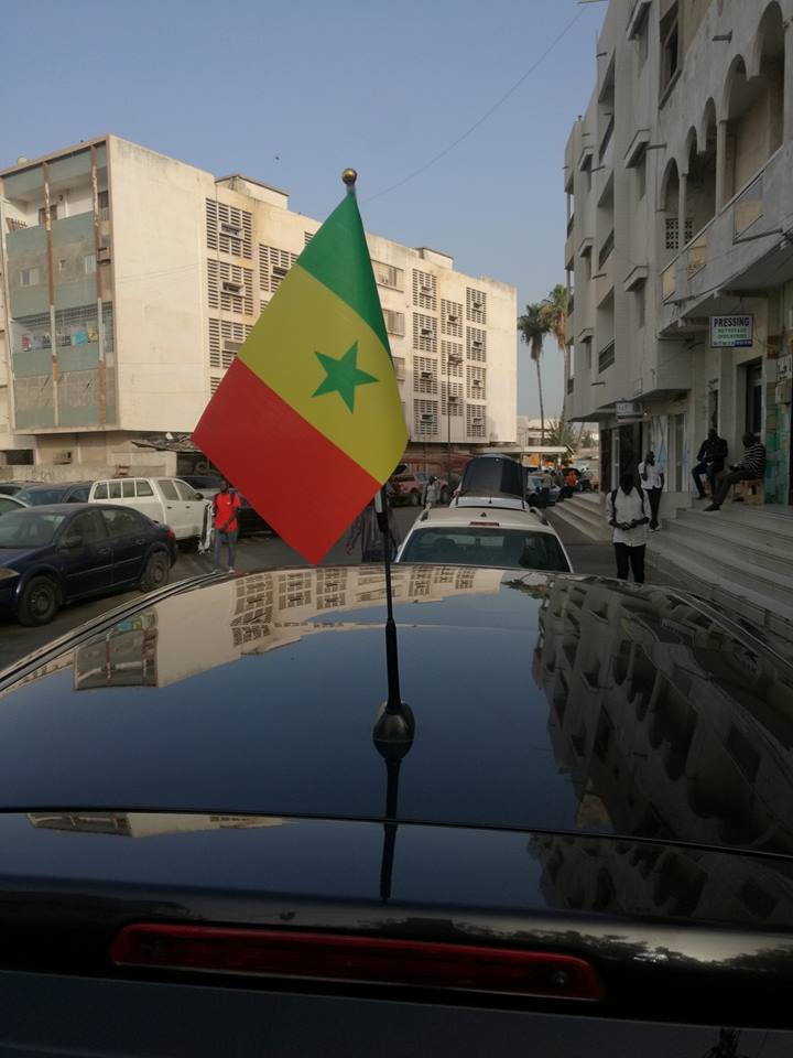 Mondial 2018 : Le journaliste Kambel Dieng lance l’opération « Un véhicule, un drapelet » pour soutenir les lions