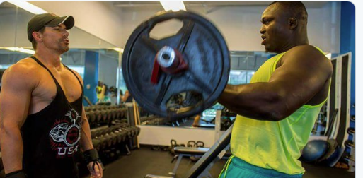 Musculation, boxe et du footing, la préparation de Modou Lo en Espagne