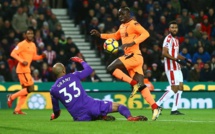 Vidéo: Le but de Sadio Mané contre Stoke City