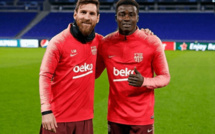 Photos-Barcelone : Moussa Wagué se prend en photo avec Leo Messi